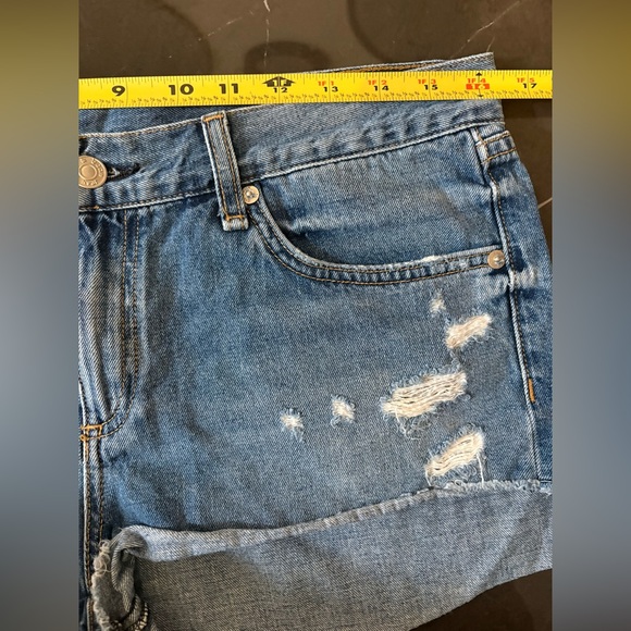 rag & bone Mid-Rise Distressed Cut-Off Jean Shorts Women’s Size 28 boho Cuff Hem - Picture 6 of 8